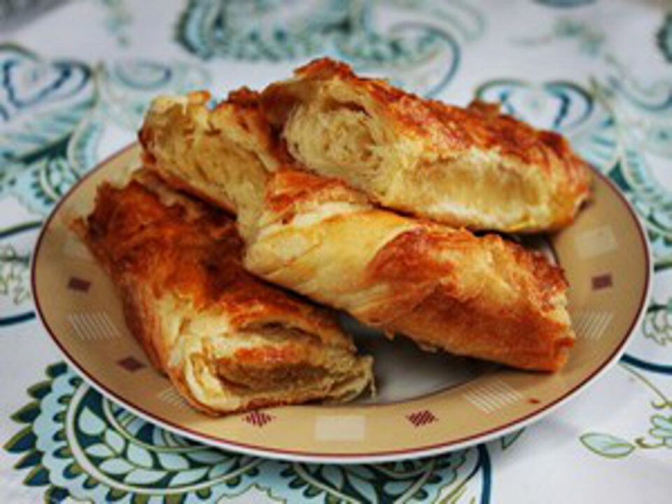 Tahinli corek - Sesampasta in gevlochten deeg