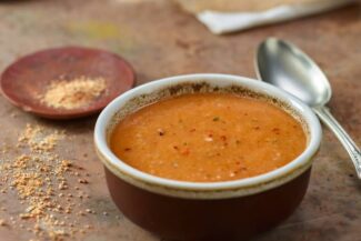 Tarhana corbasi - Soep van meel, yoghurt en groente